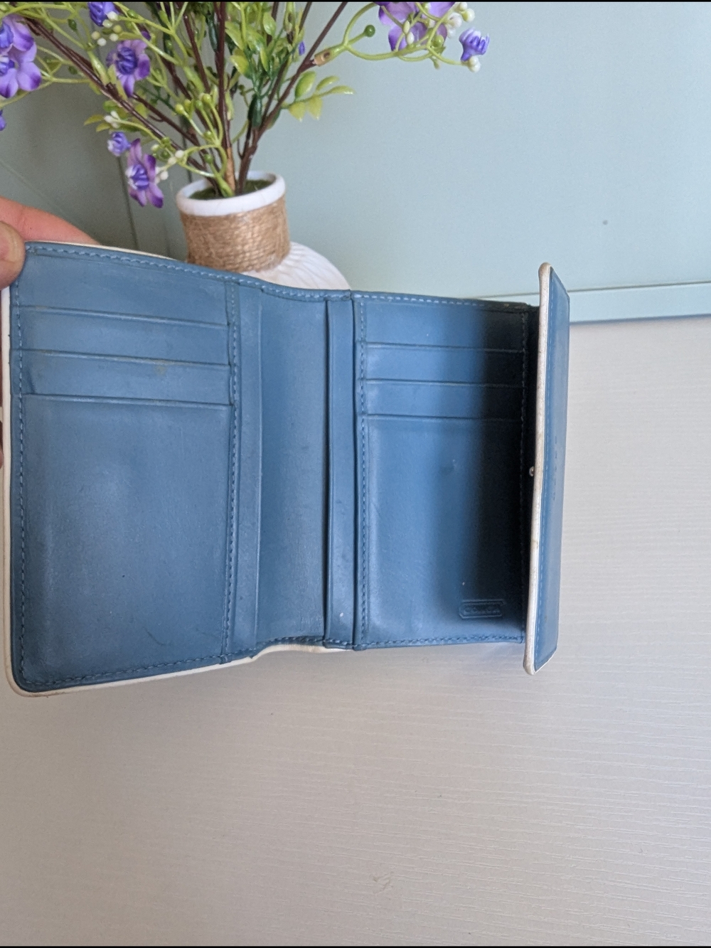 vintage Coach wallet, likely fromt early 2000s - Picture 9 of 12